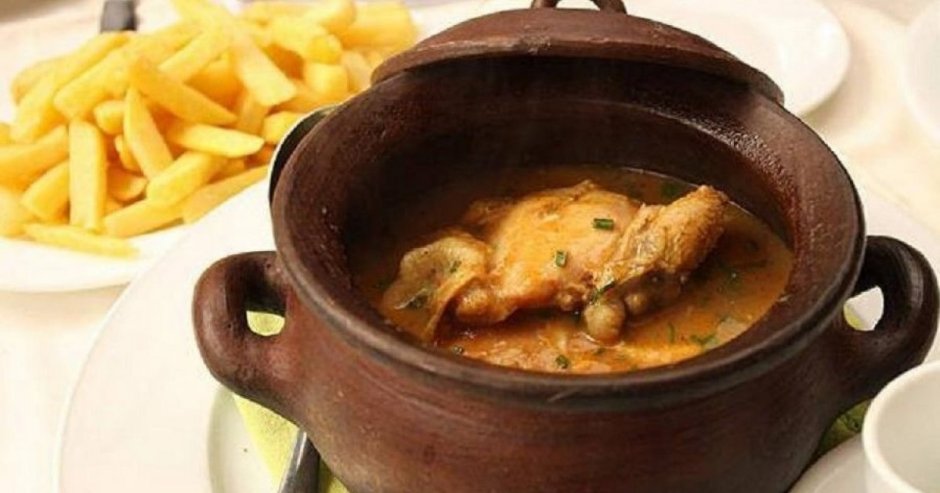 El menú que realizarán será pollo al coñac con papas, pan y ensalada. (Imagen referencial)